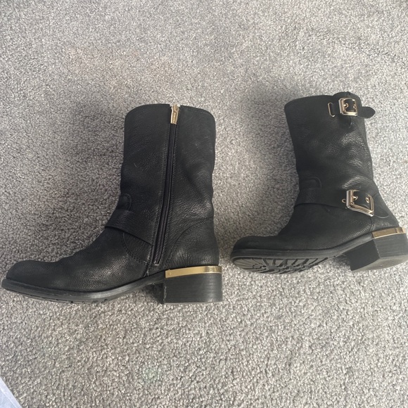 Vince Camuto Women's Windy Moto Bikers Black Leather Boot gold Hardware 7M - Picture 5 of 7